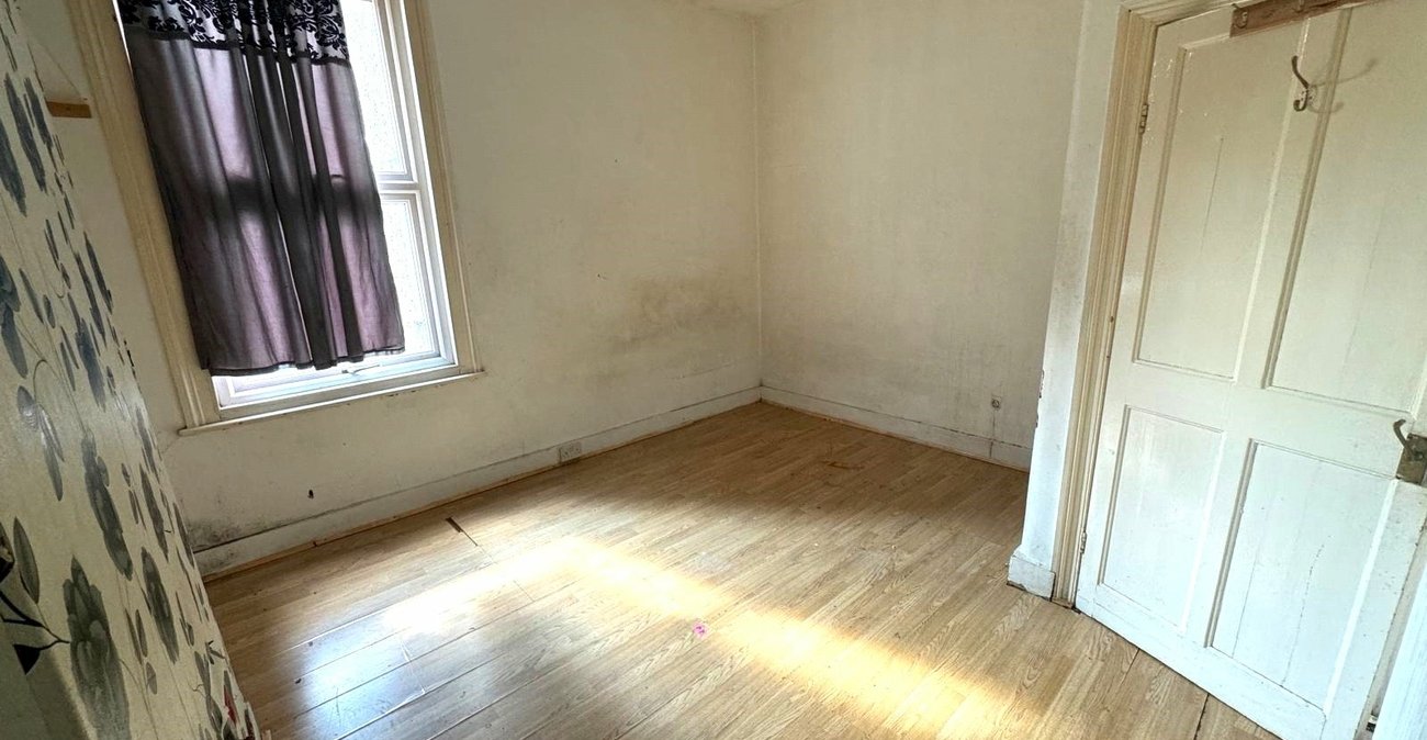 2 bedroom property for sale in London | Robinson Jackson