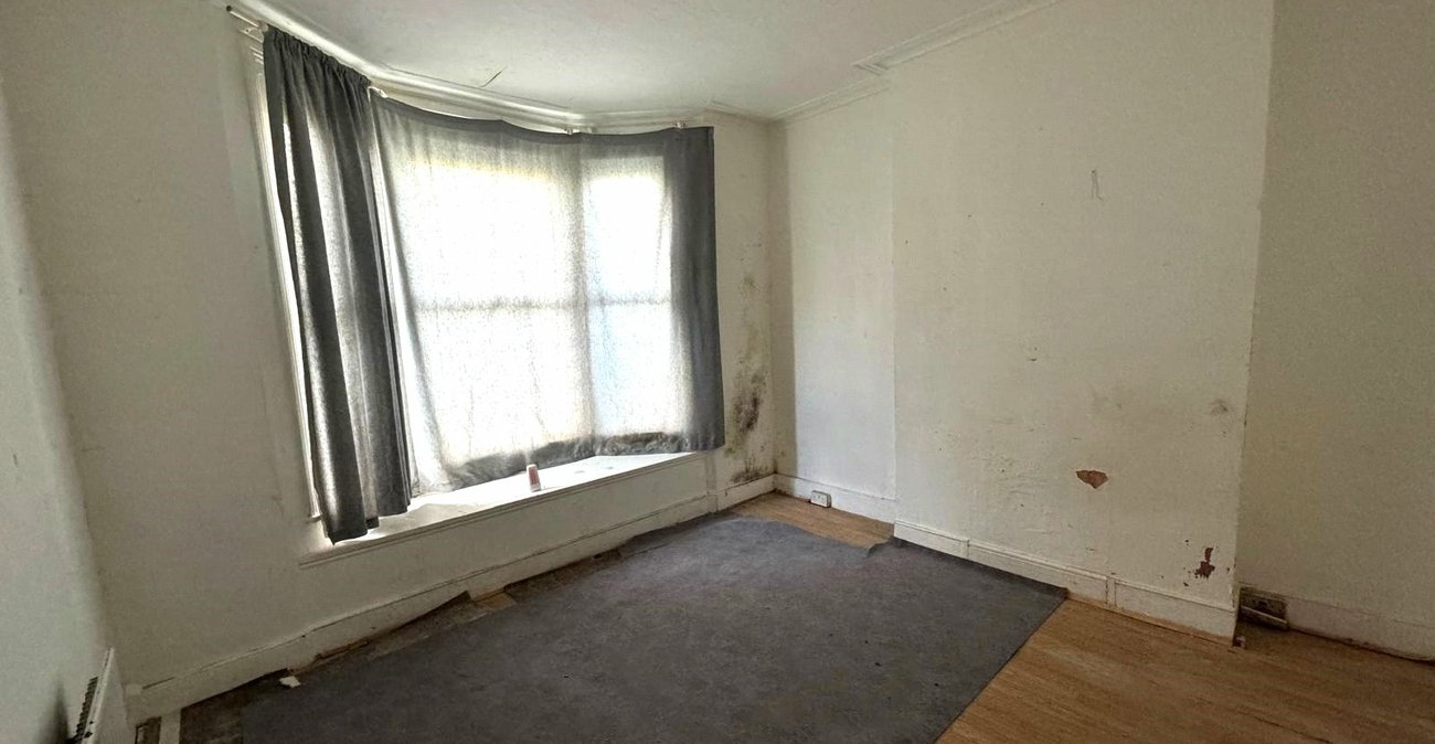 2 bedroom property for sale in London | Robinson Jackson