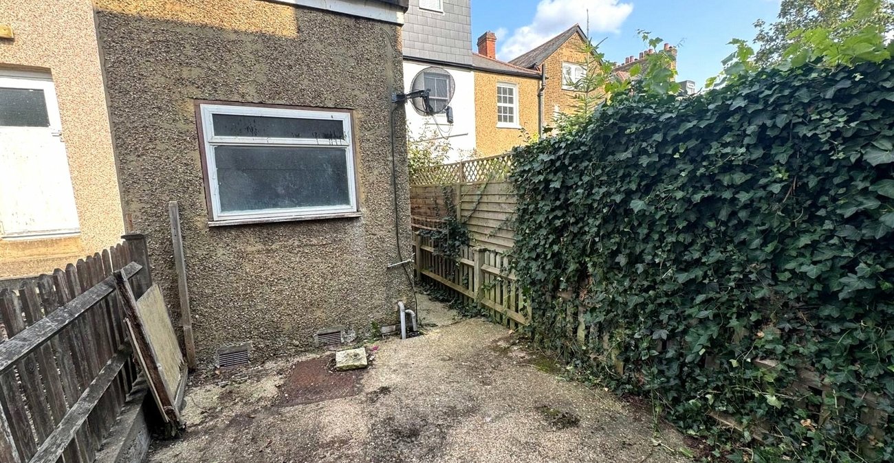 2 bedroom property for sale in London | Robinson Jackson