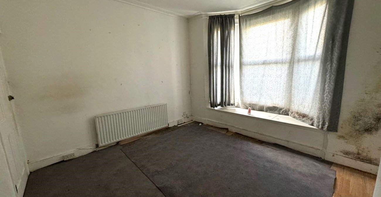 2 bedroom property for sale in London | Robinson Jackson