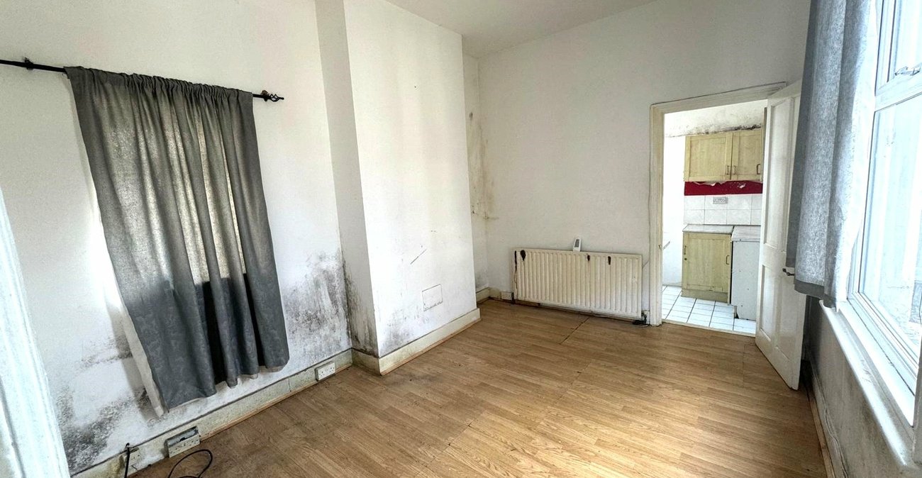 2 bedroom property for sale in London | Robinson Jackson