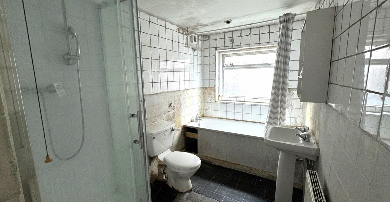 2 bedroom property for sale in London | Robinson Jackson