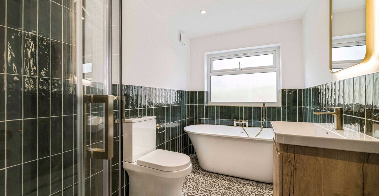 2 bedroom property for sale in London | Robinson Jackson