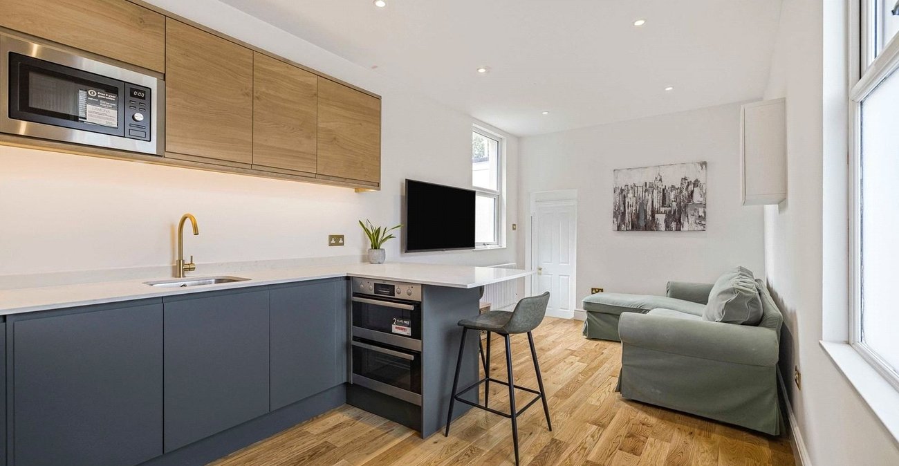2 bedroom property for sale in London | Robinson Jackson