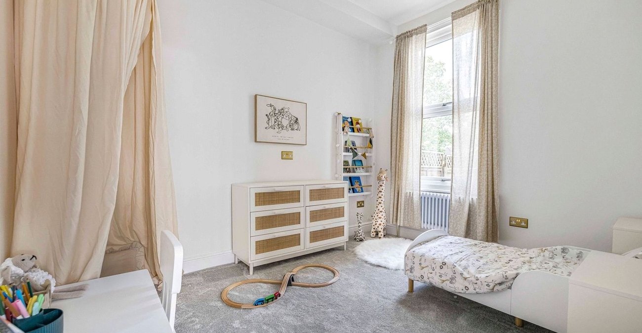 2 bedroom property for sale in London | Robinson Jackson