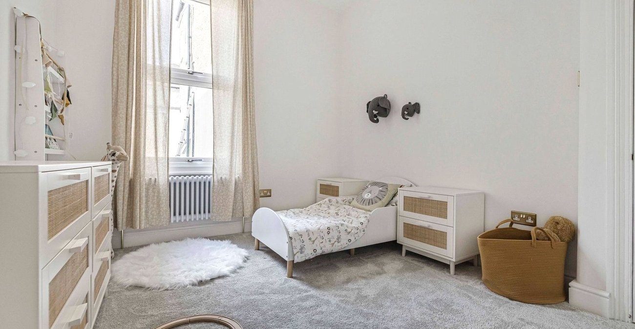 2 bedroom property for sale in London | Robinson Jackson