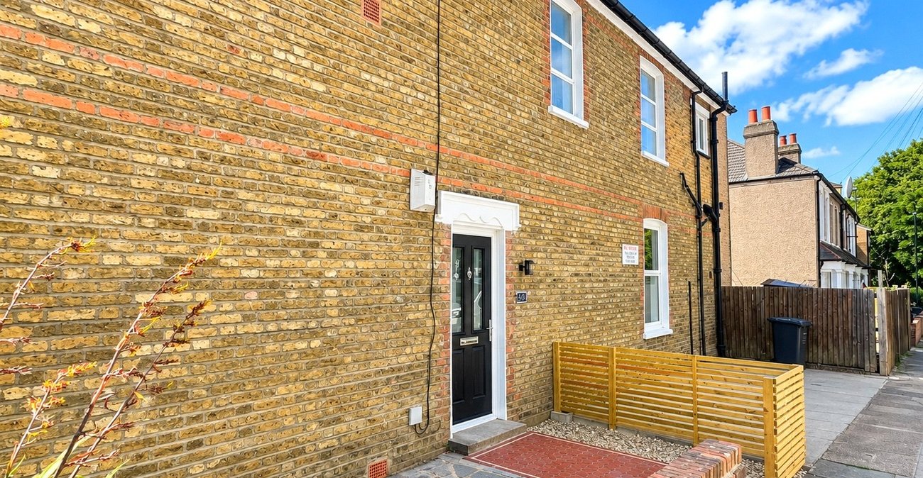 2 bedroom property for sale in London | Robinson Jackson