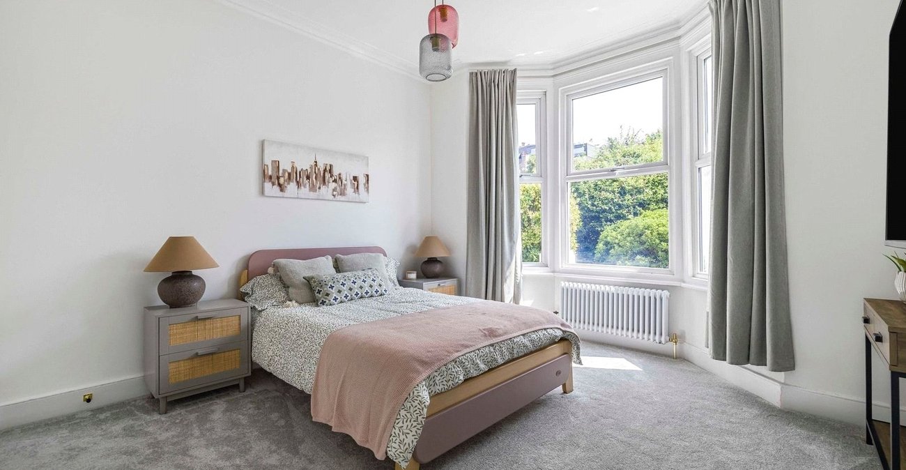 2 bedroom property for sale in London | Robinson Jackson
