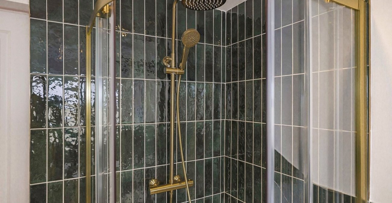 2 bedroom property for sale in London | Robinson Jackson