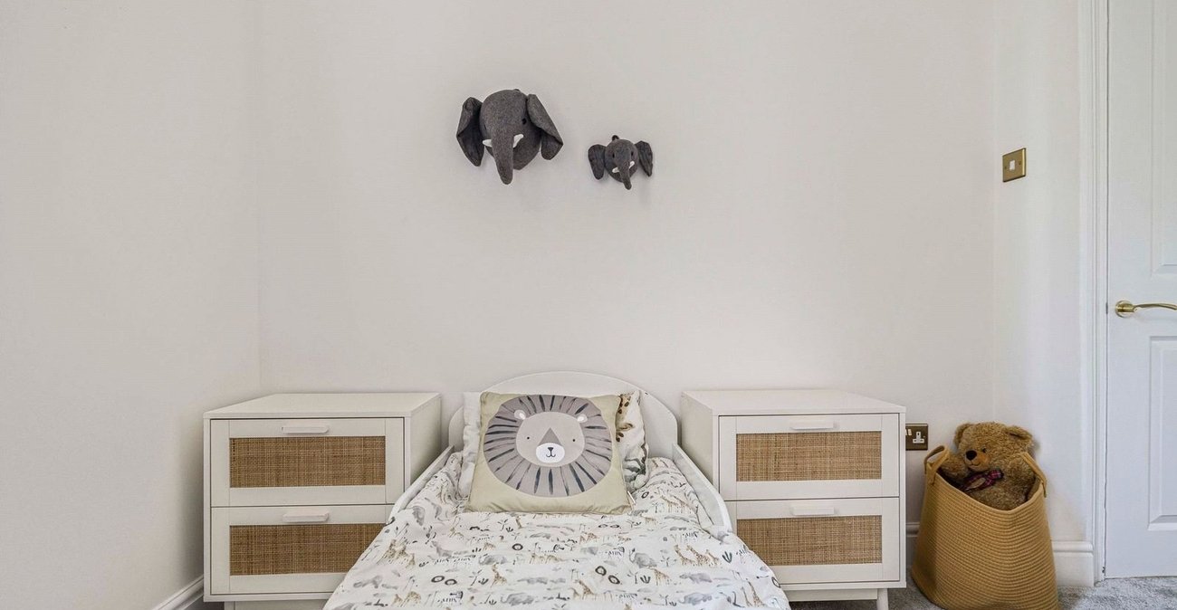 2 bedroom property for sale in London | Robinson Jackson