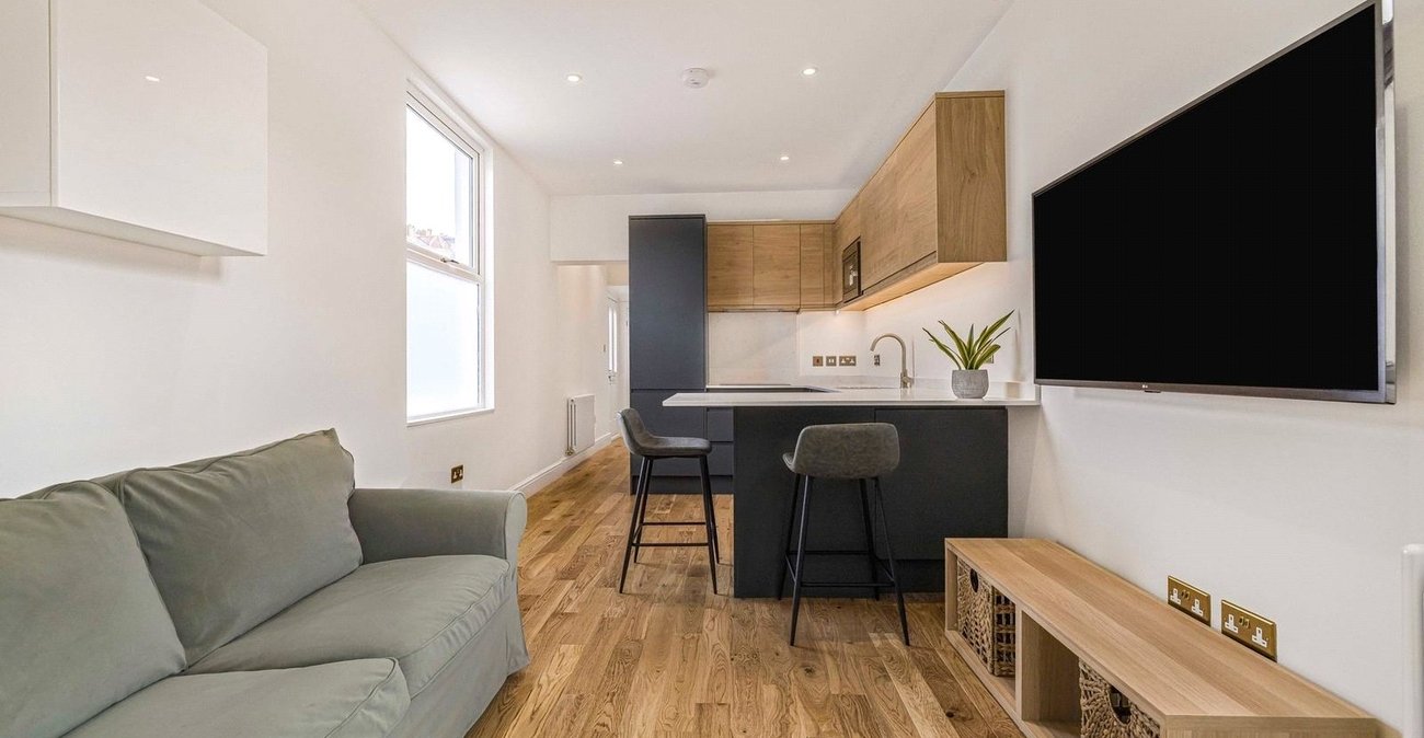 2 bedroom property for sale in London | Robinson Jackson