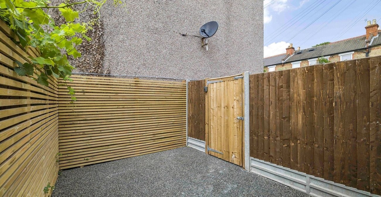 2 bedroom property for sale in London | Robinson Jackson
