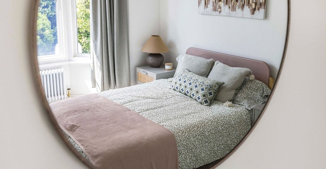 2 bedroom property for sale in London | Robinson Jackson
