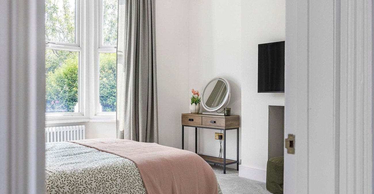 2 bedroom property for sale in London | Robinson Jackson