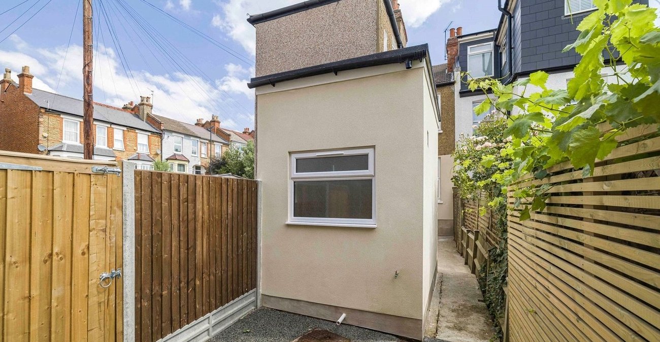 2 bedroom property for sale in London | Robinson Jackson