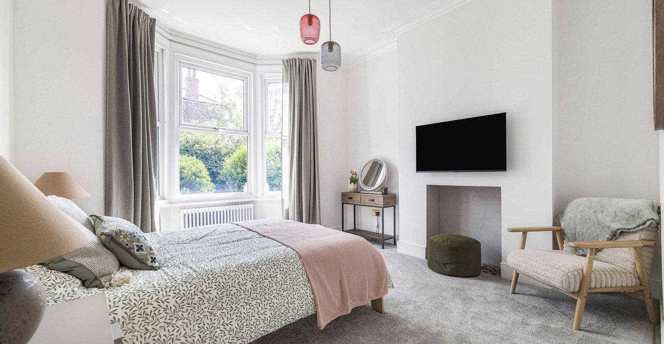 2 bedroom property for sale in London | Robinson Jackson