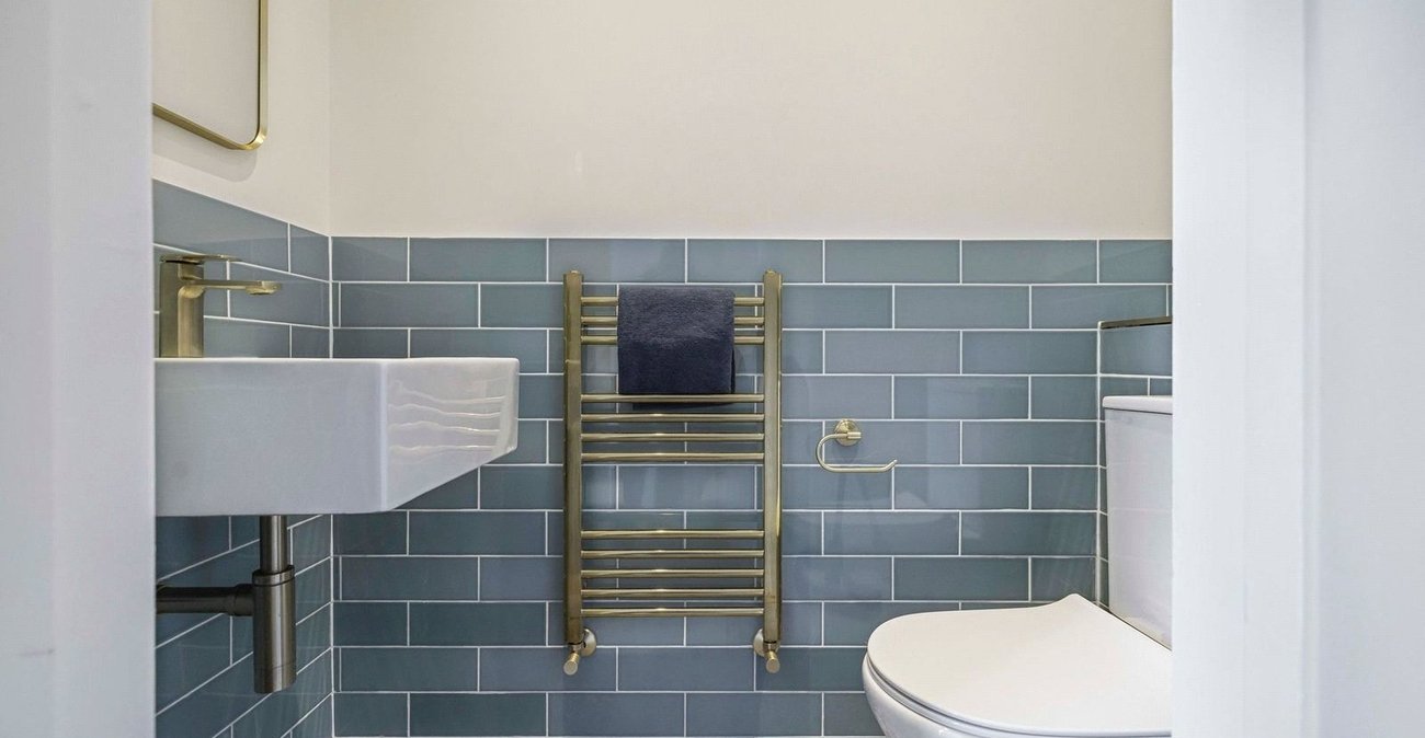 2 bedroom property for sale in London | Robinson Jackson