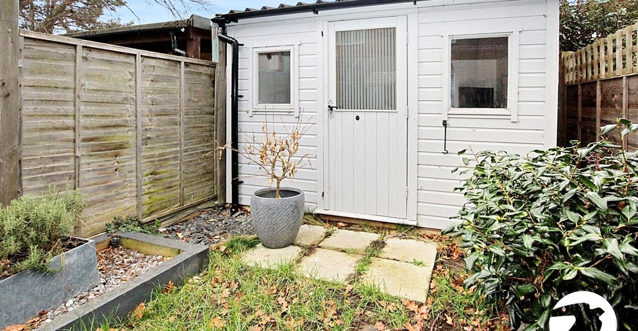 2 bedroom house for sale in London | Robinson Jackson