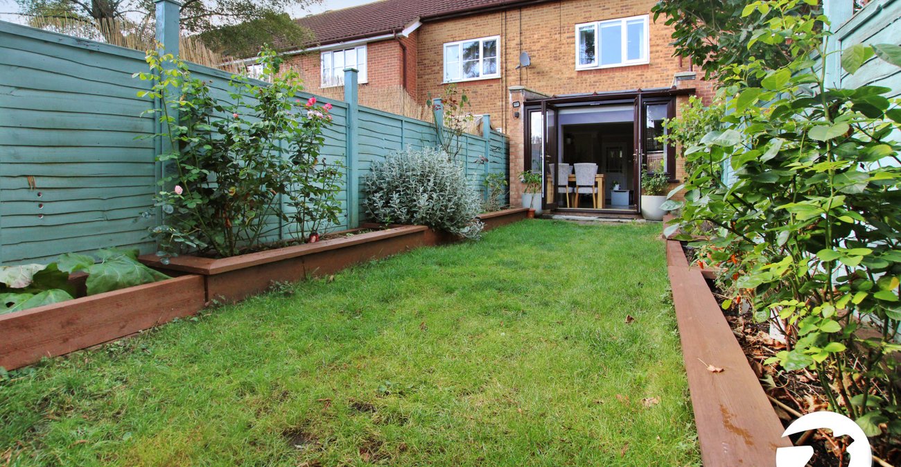 2 bedroom house for sale in London | Robinson Jackson