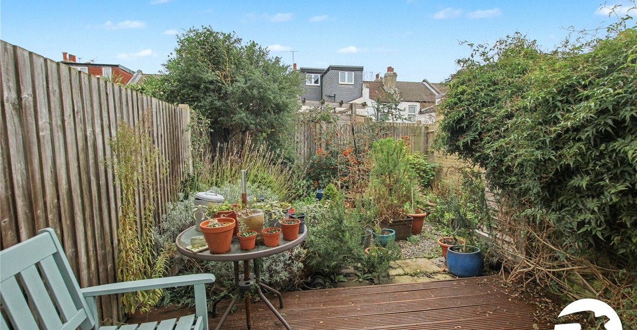 1 bedroom property for sale in Plumstead Common | Robinson Jackson