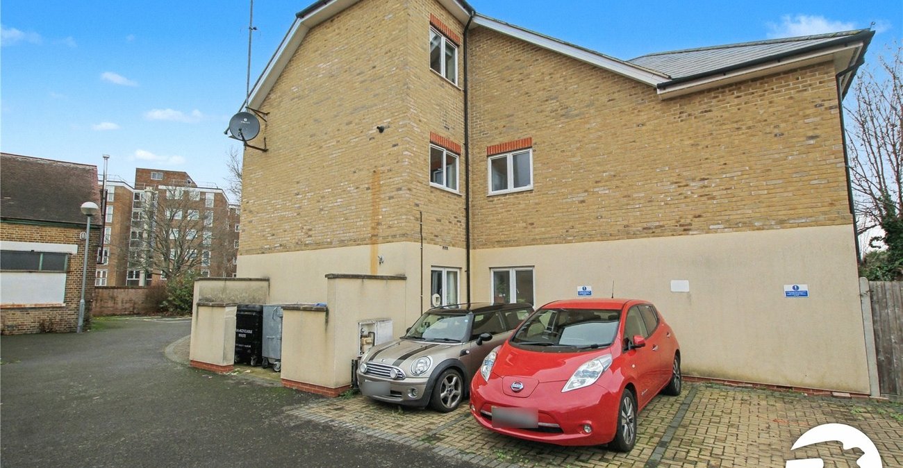1 bedroom property for sale in Plumstead Common | Robinson Jackson