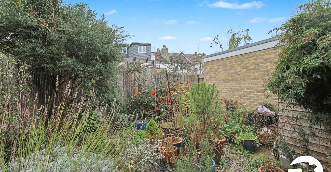 1 bedroom property for sale in Plumstead Common | Robinson Jackson