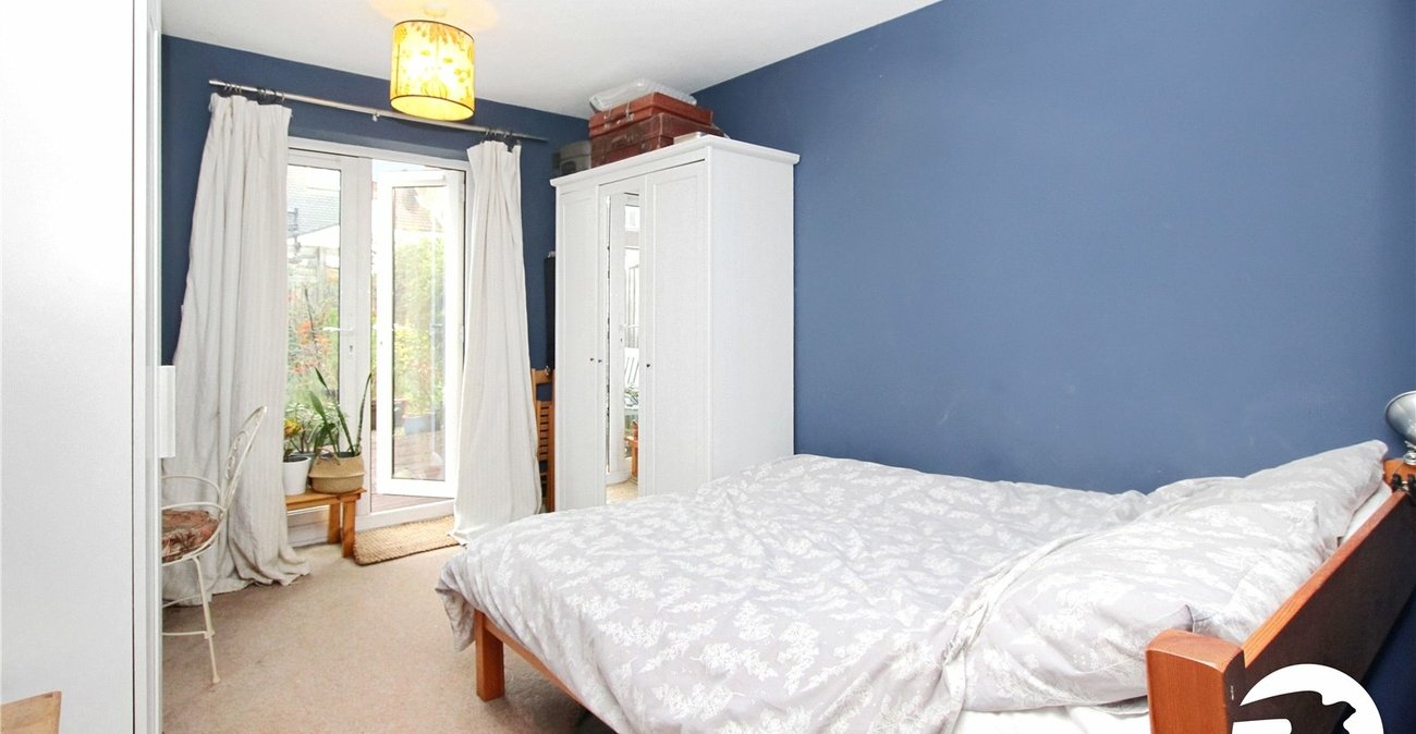 1 bedroom property for sale in Plumstead Common | Robinson Jackson
