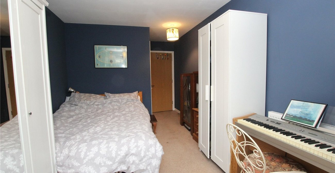 1 bedroom property for sale in Plumstead Common | Robinson Jackson