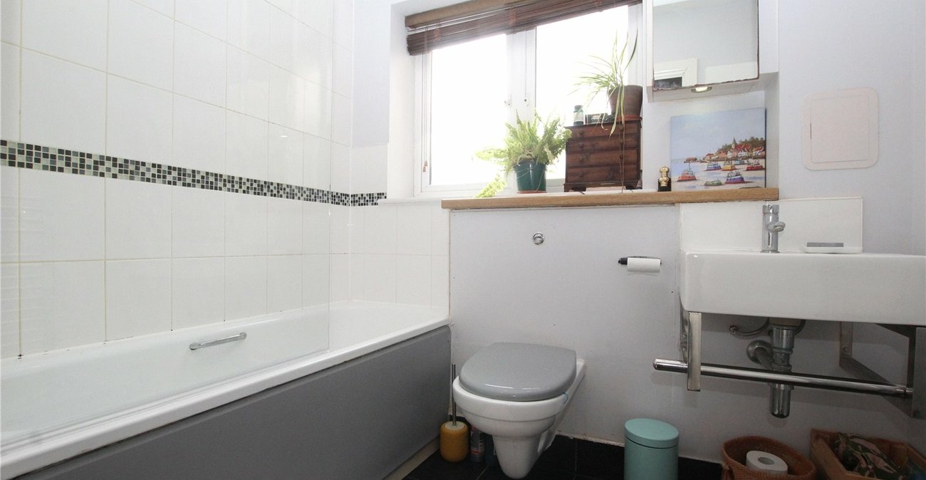 1 bedroom property for sale in Plumstead Common | Robinson Jackson