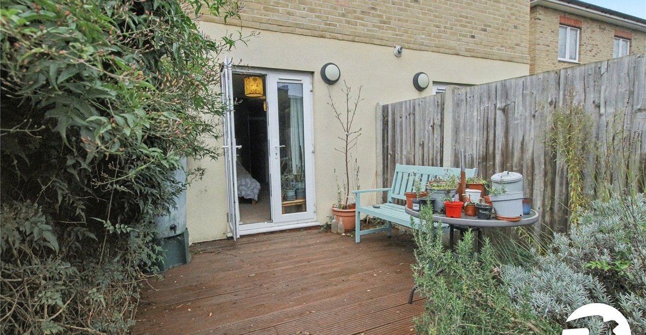 1 bedroom property for sale in Plumstead Common | Robinson Jackson