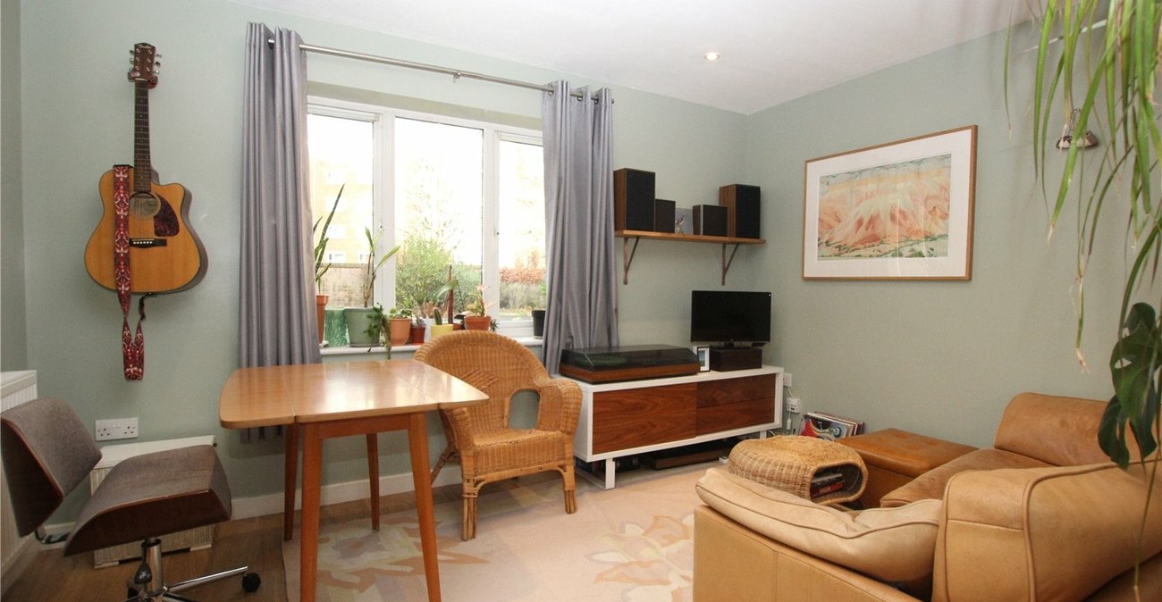 1 bedroom property for sale in Plumstead Common | Robinson Jackson