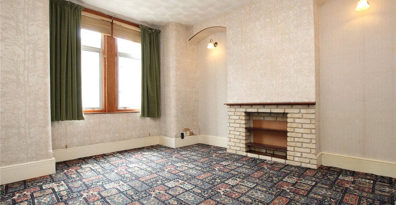 3 bedroom house for sale in Plumstead Common | Robinson Jackson