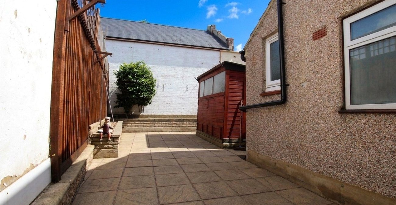 3 bedroom house for sale in Plumstead Common | Robinson Jackson