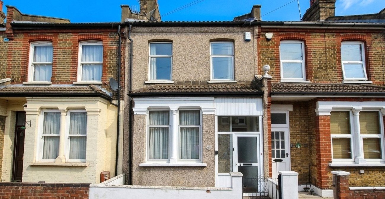 3 bedroom house for sale in Plumstead Common | Robinson Jackson