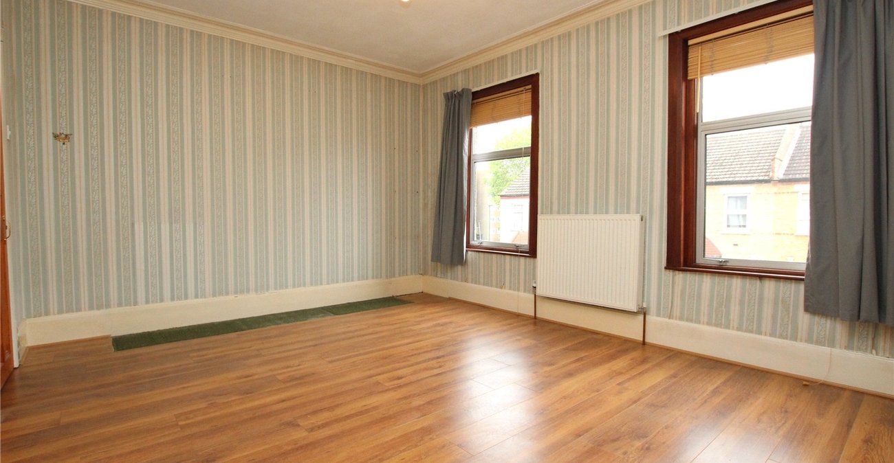 3 bedroom house for sale in Plumstead Common | Robinson Jackson