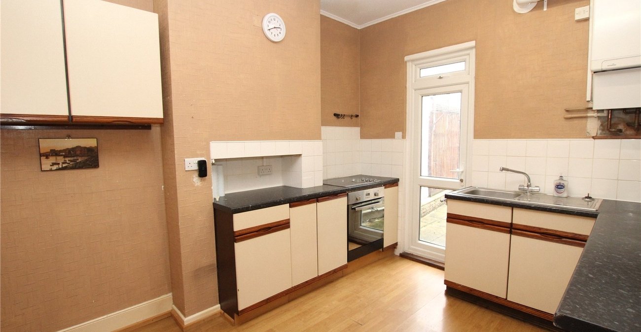 3 bedroom house for sale in Plumstead Common | Robinson Jackson