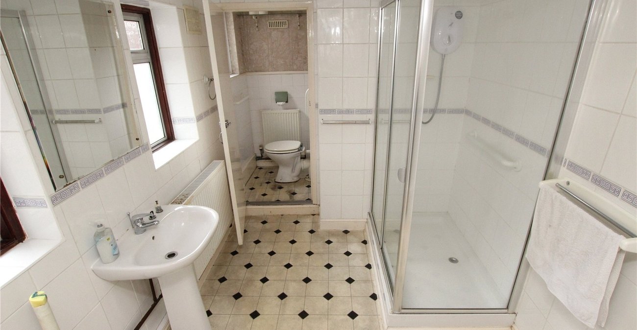 3 bedroom house for sale in Plumstead Common | Robinson Jackson