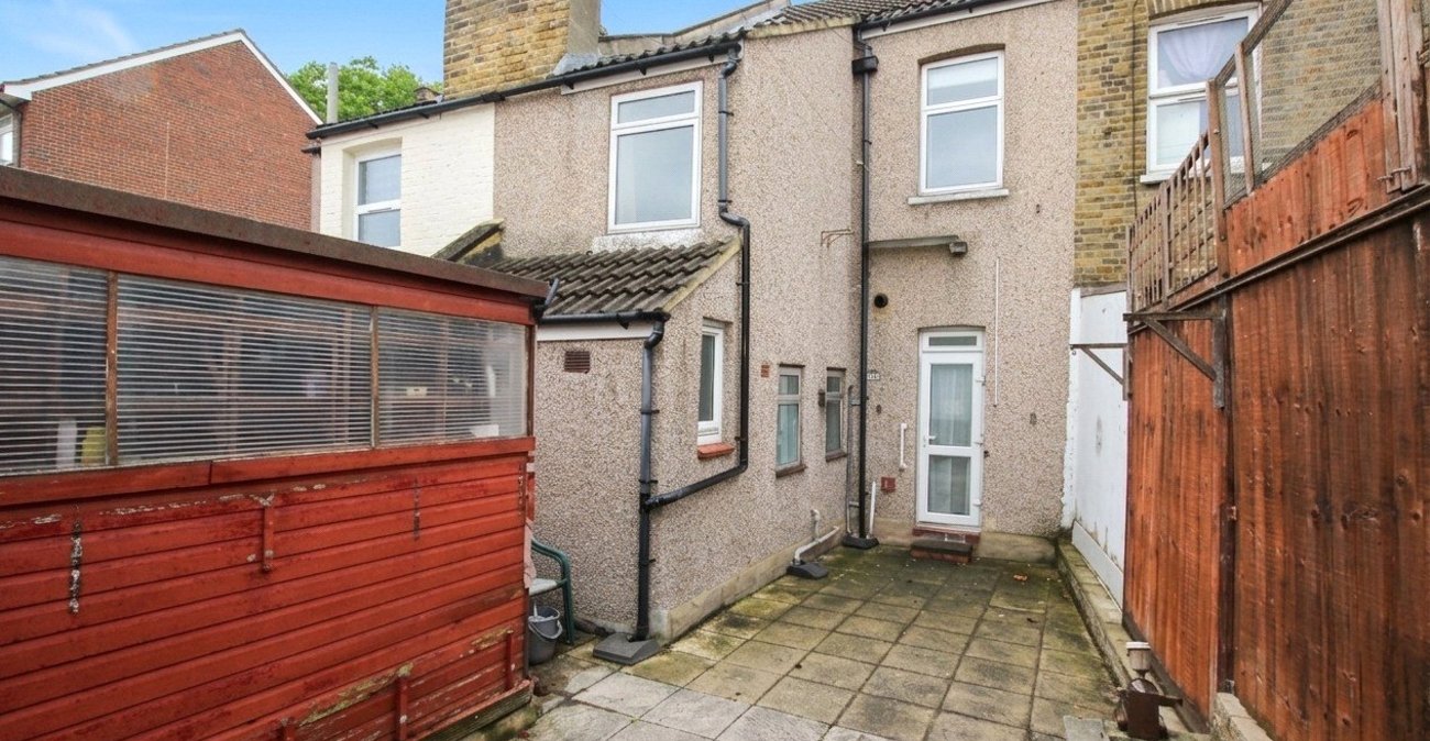 3 bedroom house for sale in Plumstead Common | Robinson Jackson