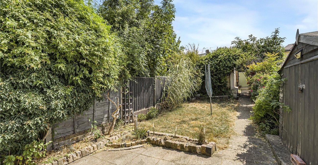 2 bedroom house for sale in Dartford | Robinson Jackson