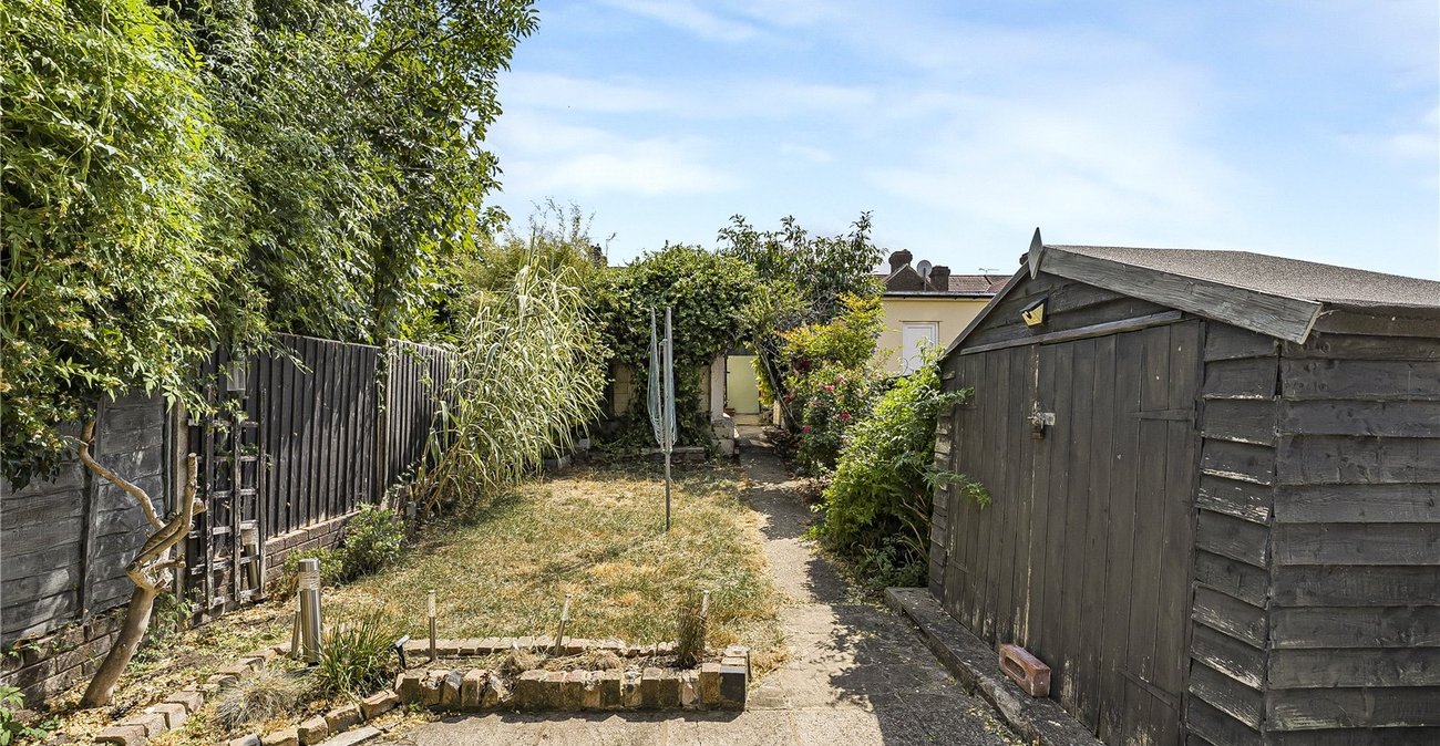 2 bedroom house for sale in Dartford | Robinson Jackson