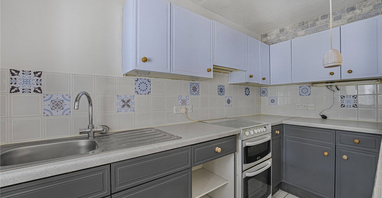 2 bedroom house for sale in Dartford | Robinson Jackson