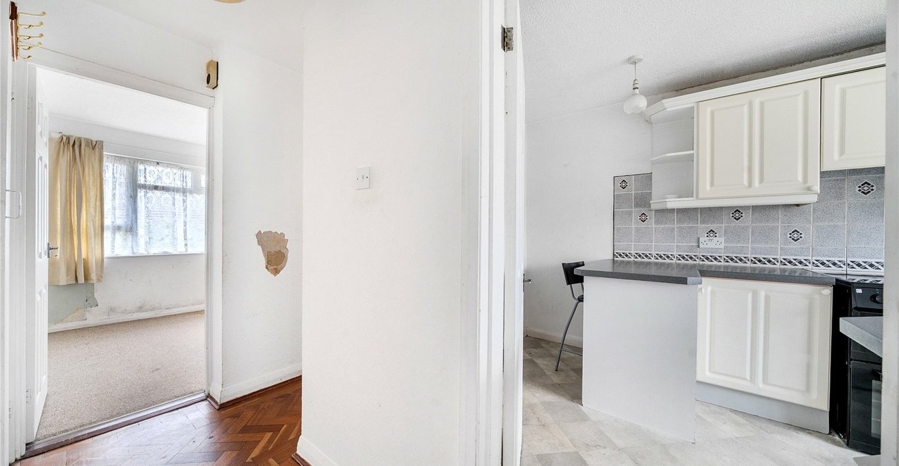 2 bedroom property for sale in London | Robinson Jackson