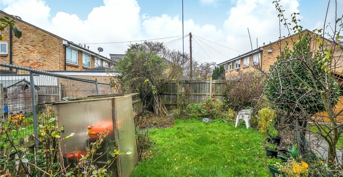 2 bedroom property for sale in London | Robinson Jackson