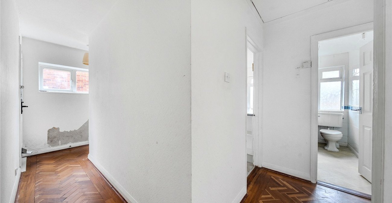 2 bedroom property for sale in London | Robinson Jackson