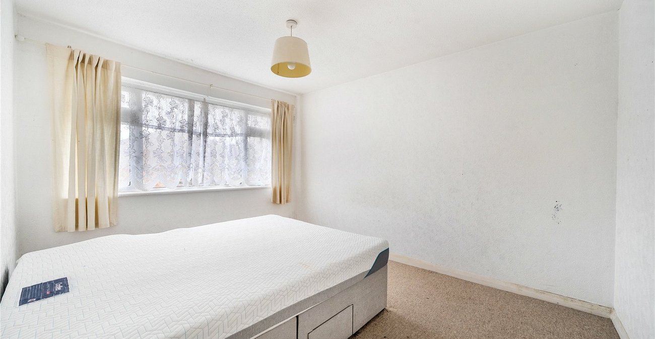 2 bedroom property for sale in London | Robinson Jackson