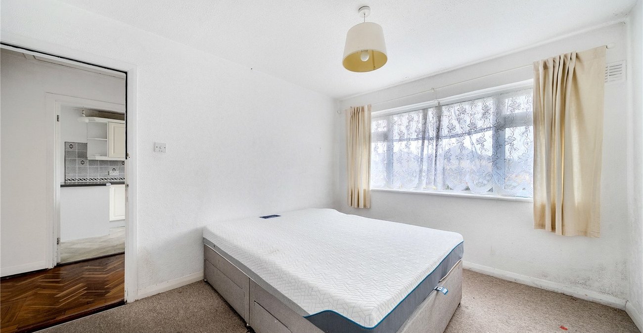 2 bedroom property for sale in London | Robinson Jackson