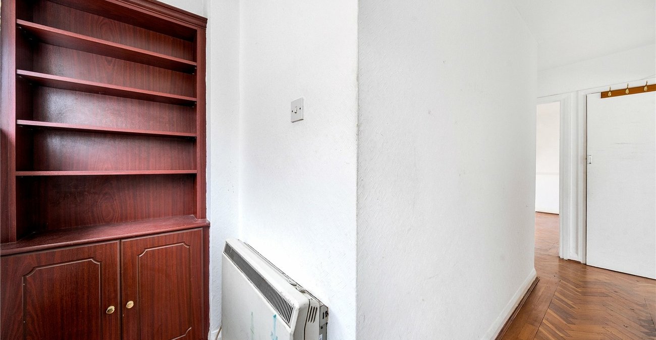 2 bedroom property for sale in London | Robinson Jackson