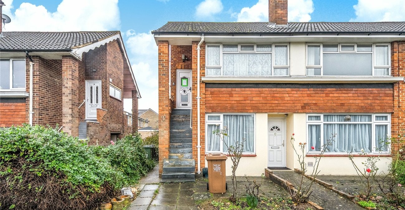 2 bedroom property for sale in London | Robinson Jackson