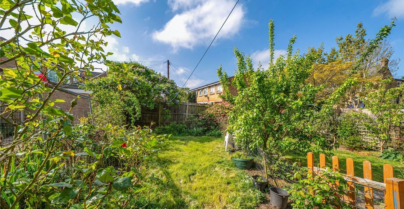 2 bedroom property for sale in London | Robinson Jackson