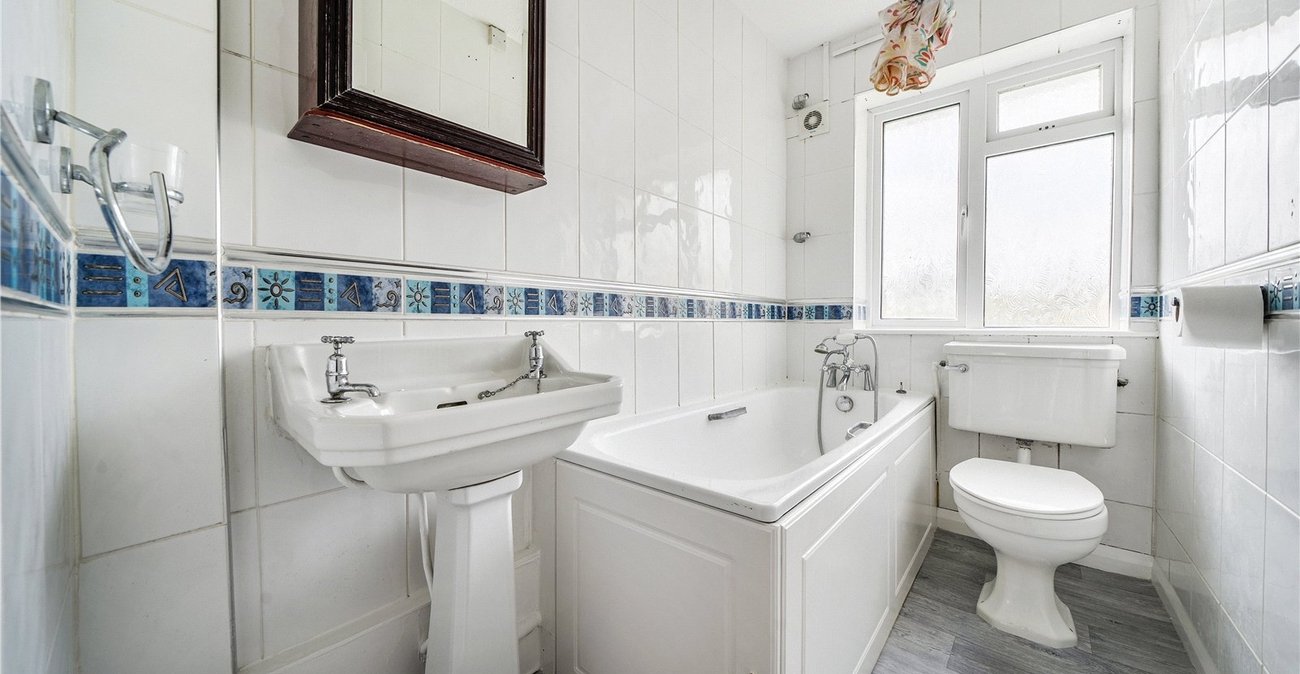 2 bedroom property for sale in London | Robinson Jackson